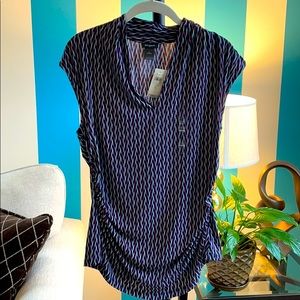 💜💜 Sleeveless Multi-Color V-Neck Blouse